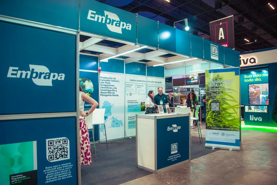 Estande institucional na feira