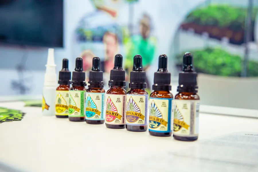 Produtos de CBD expostos