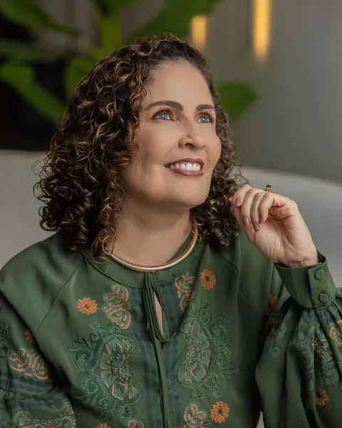 Lívia de Oliveira Prado Sousa